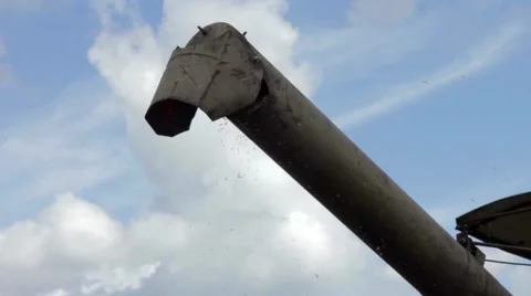 Combine the corn starts to drop Stock Footage 66482179