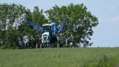 Combine fertilizer 11 Stock Footage 106682567