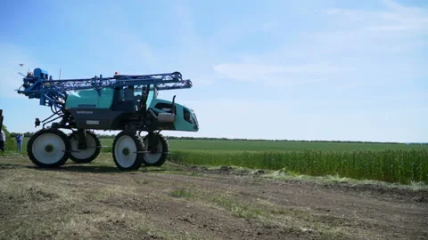 Combine fertilizer 12 Stock Footage 106682622