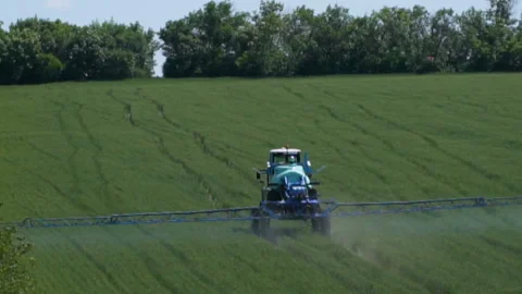 Combine fertilizer 8 Stock Footage 106682985
