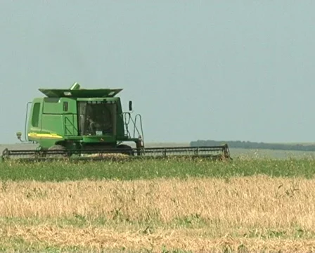 Combine Video stock 511492