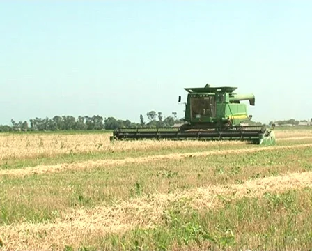 Combine Video stock 511499