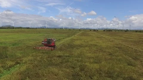 Combine Stock-Footage 71153720