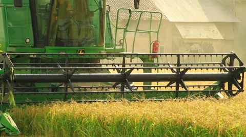 Combine harvester rice Stock Footage 31534830
