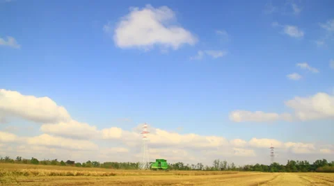 Combine harvester rice Stock-Footage 32142372