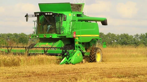 Combine harvester rice Stock Footage 32142425