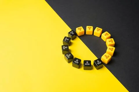 Combining two groups into a single team to solve problems. Large group of p.. Stockfoto's