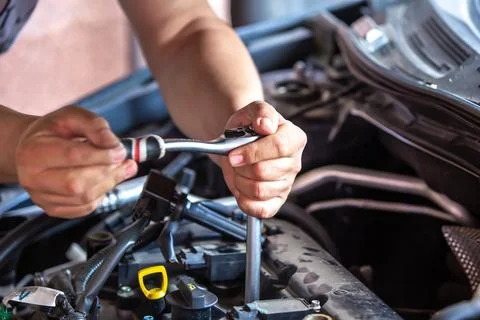 Combustion engine vehicle maintenance, replace of spark plugs Foto stock