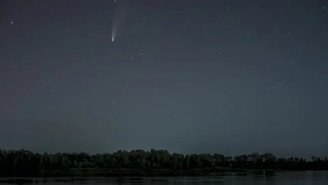 The comet moves across the night sky among the stars Stock-Footage 135594288