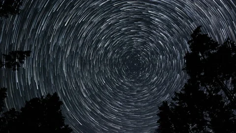 Comet-shaped star trails in the night sky Stock-Footage 202322835