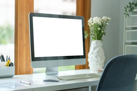 Comfortable workspace with blank screen comput and office supplies on a whi.. Foto stock