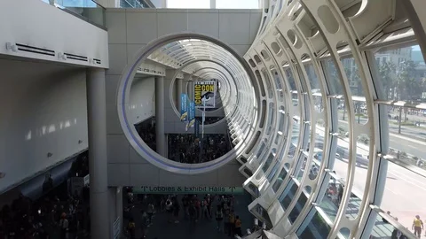 Comic Con SDCC 2019, building and con logo, circle windows, crane down Stockbeeldmateriaal 112942266
