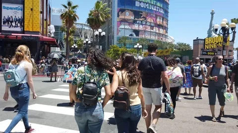 Comic Con SDCC 2019, Gaslamp, Sign, Crowds Stockbeeldmateriaal 112942138