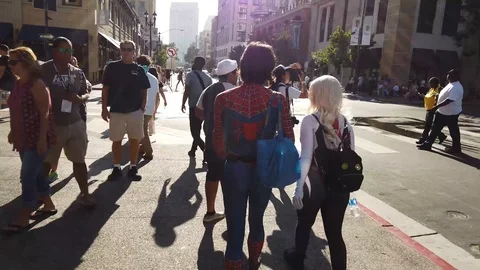 Comic Con SDCC 2019 - Spider-Man and Spider-Woman walk outside holding hands Stockbeeldmateriaal 112942188