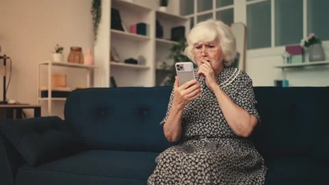 Comic elderly woman having difficulties with smartphone, banking app problems Video stock 267438452