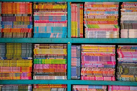 Comics in a bookshelf Fotos Stock