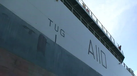 Coming into dock 스톡 동영상 67389