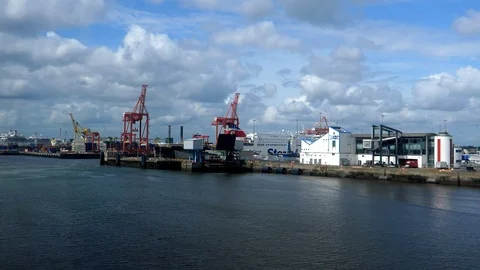 Coming to dock ship window view of Dublin port Vidéo 126888551