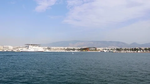 Coming to port Stock-Footage 122940047