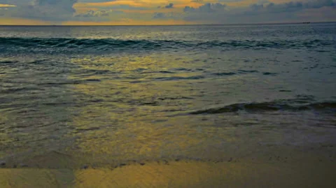 Coming wave sea view from below Video stock 33310138