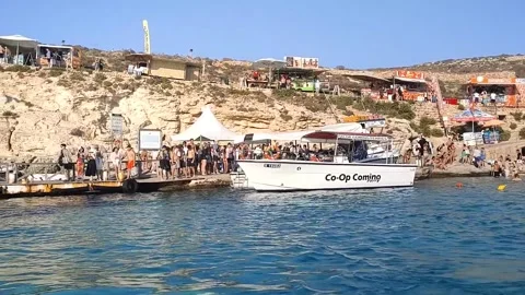 Comino, Malta, 08/25/2025: Crowded Comino island with boats and tourists Stockbeeldmateriaal 333610954