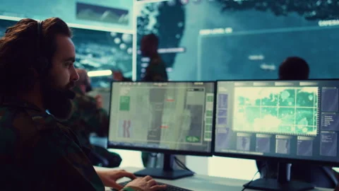 Commander communicating with allied forces and transmitting data 動画素材 277664441