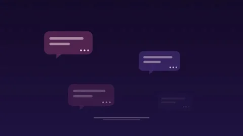 Comment bubbles conversation appearing lavender social loop Vídeos de archivo 342614755