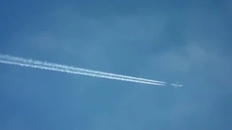 Commercial Airplane contrail 스톡 동영상 12575553