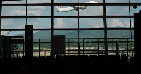 Commercial China Eastern airplane taking off from Kunming airport, slow motion Видео 329627022