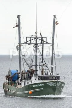 Commercial fishing boat Boomer Too nearing New Bedford Stock Photos