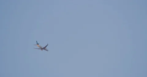 Commercial flight seen during sunset at Kenneth Hahn Park in Los Angeles, Stock Footage 115931244