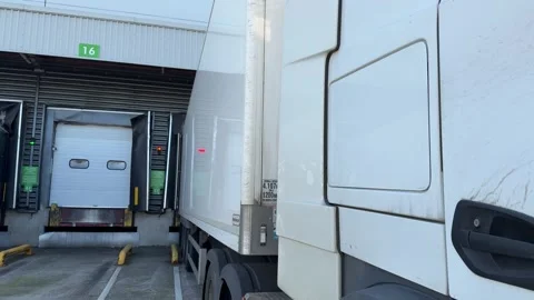 Commercial freight truck warehouse loading bay panning Stockbeeldmateriaal 330743575