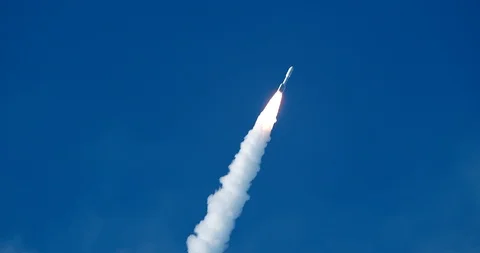 Commercial space rocket launch Vídeo Stock 90828105
