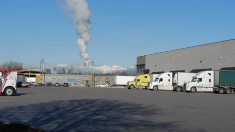 Commercial trucks loading at warehouse. Видео 147958746