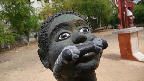 Commermorative muzzled slaves satues in Ouidah Stock Footage 81109876