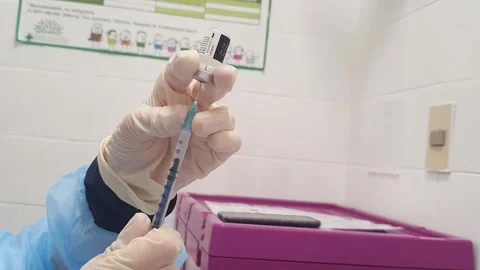 The commitment of Uruguayan health workers and the call for mass vaccination, Mo 스톡 동영상 204007166