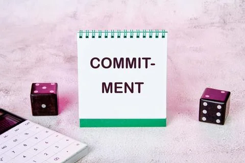 COMMITMENT Word Written on a notepad on an abstract background Stock-Fotos