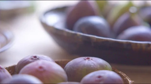 Common figs in bowl Video stock 76136223