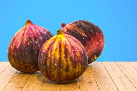 Common figs close-up 3d rendering with realistic texture on the wooden table Stock Illustration