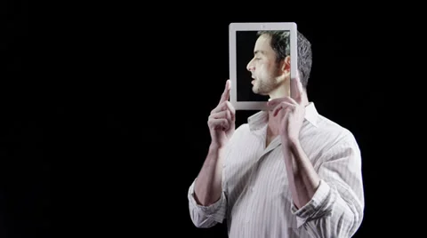 Communicating using touch screen technology. Tablet social media and networking. Vídeo Stock 32720969