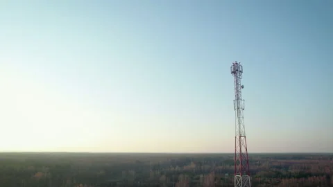 Communication tower on the background of the evening sky in autumn. 스톡 동영상 167788737