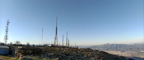 Communications antennas on a mountain, Anamorphic 스톡 동영상 143387522