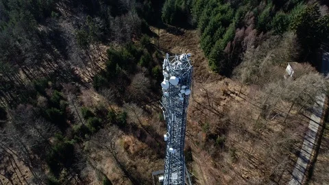 Communications tower - aerial view Vidéo 103249883