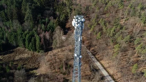 Communications tower - aerial view Stockbeeldmateriaal 103249896
