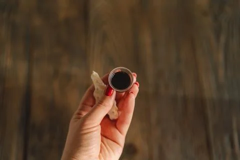 Communion. Religious tradition of breaking bread. Bread and wine Foto stock