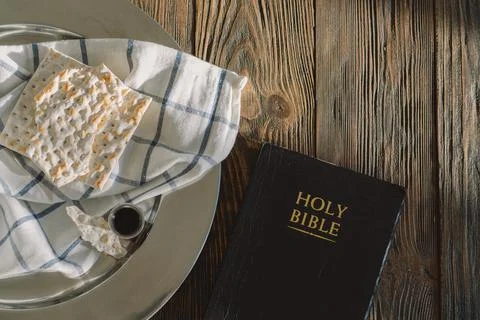 Communion. Religious tradition of breaking bread. Bread and wine Foto stock