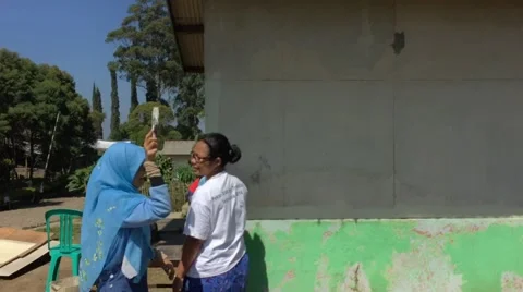 Community service project Stockbeeldmateriaal 55289118