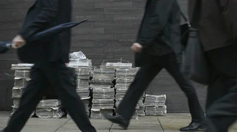 Commuter Newspapers Slow Motion 库存影片 30903764