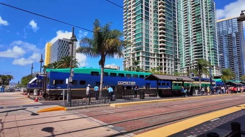 Commuter rail Coaster train stopped at Santa Fe Depot station in downtown San Vídeos de archivo 339973918
