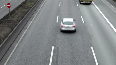 Commuter traffic on german highway Видео 34296546